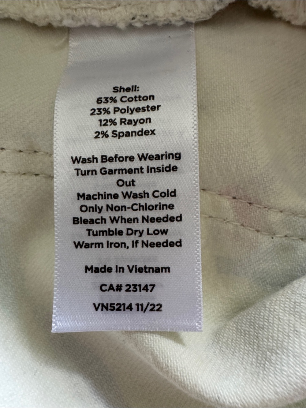 Talbots White Printed Cotton capris with Pastel Scenic Print - Picture 7 of 9